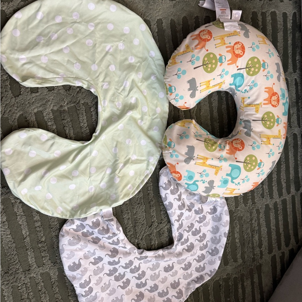 Feeding boppy pillow with 3 unisex covers